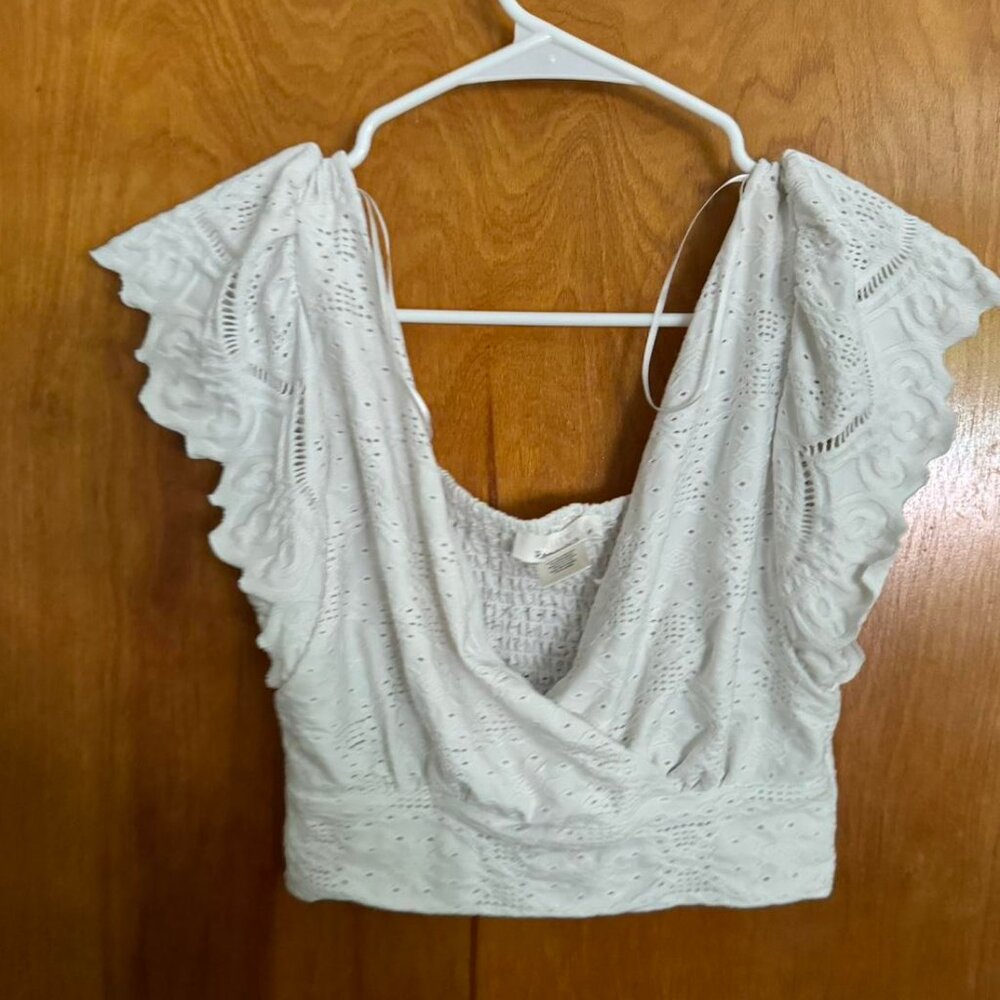 urban romantics medium white v neck top